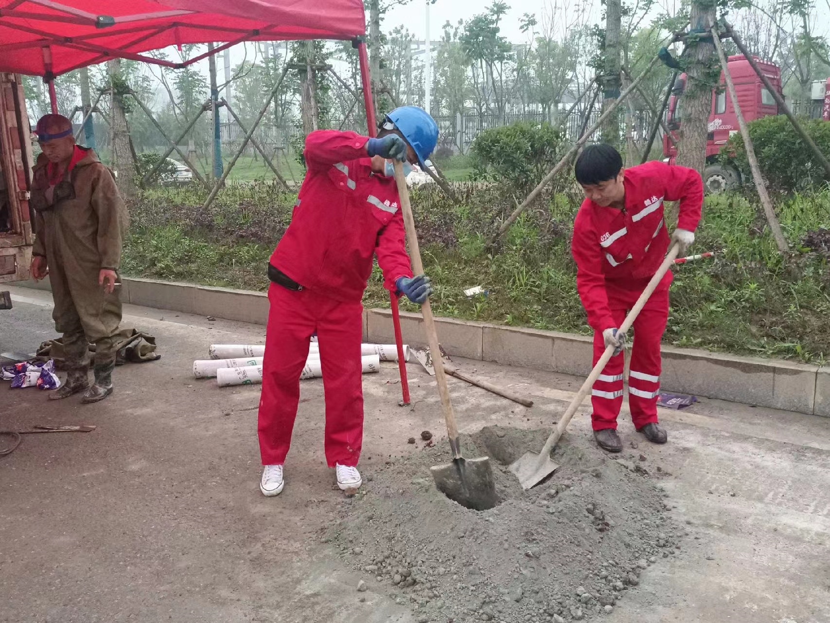 花山管道疏通哪家好】及时进行市政管道清淤